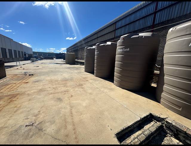 715M² WAREHOUSE TO LET IN WYNBERG